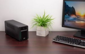 BVX900LI APC Easy UPS 900VA, 230V, AVR, IEC Sockets